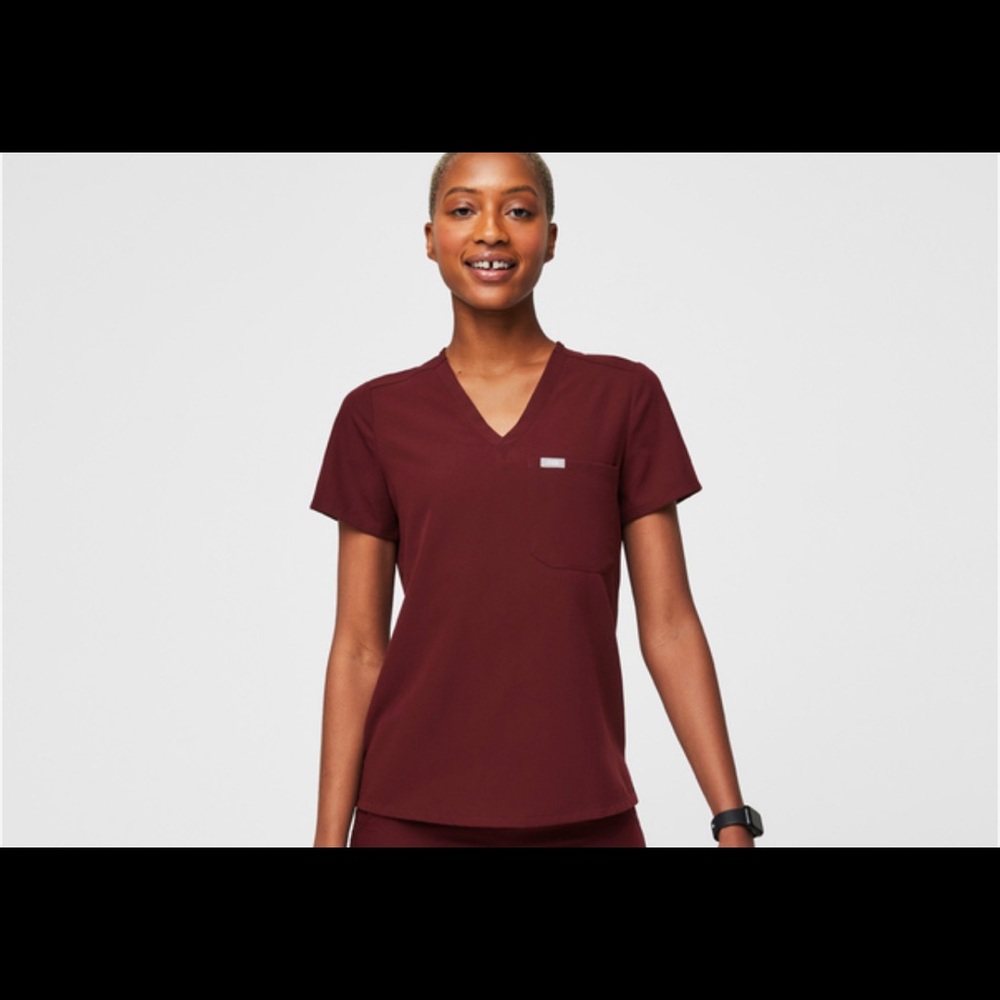 FIGS Catarina One Pocket Scrub Top Medium